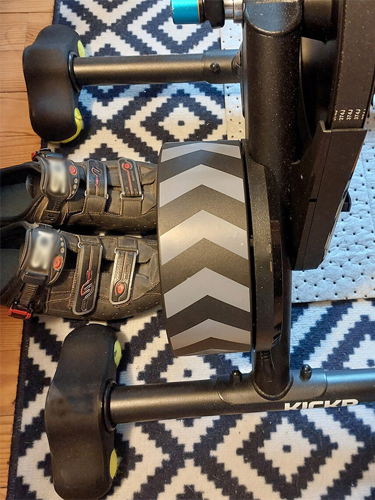 منصات القدم كرة التنس امتصاص ا - مراجعة Rocker Plate Indoor Bike Trainer وسعره